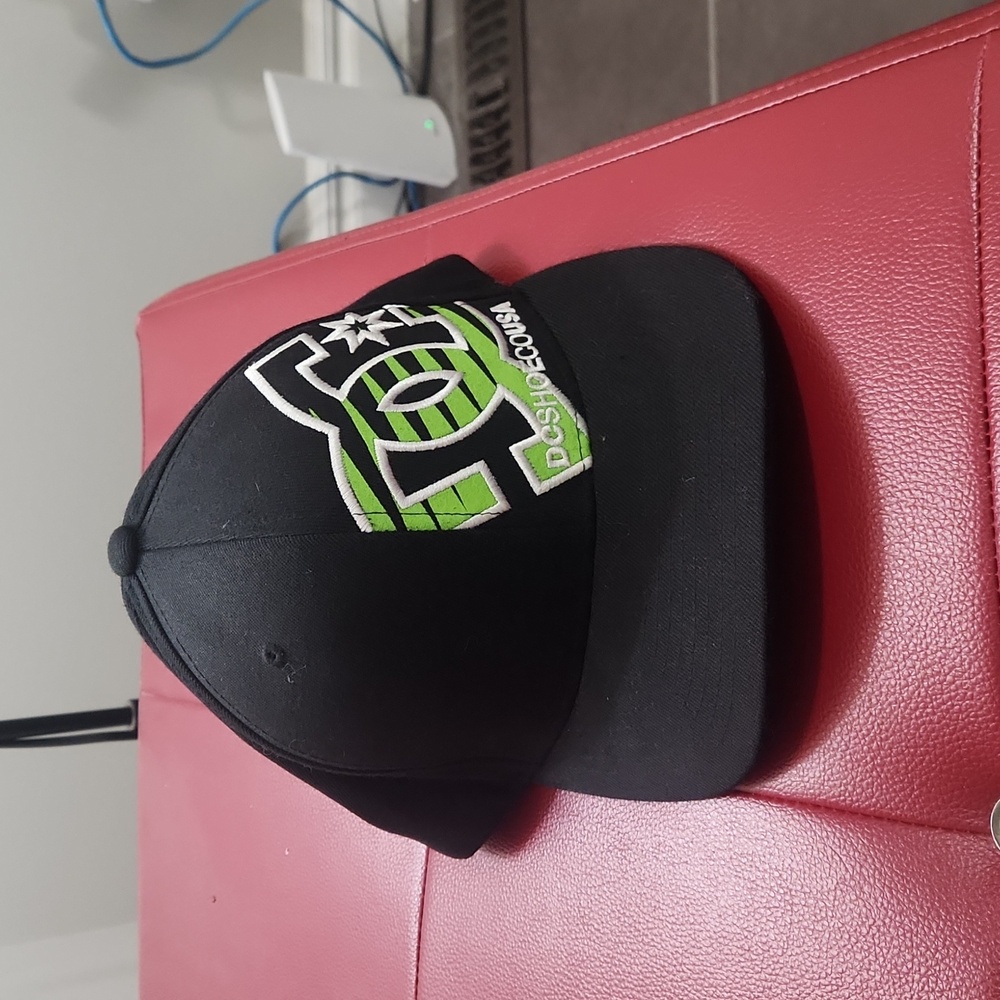 NWOT DC SHOE BALL CAP